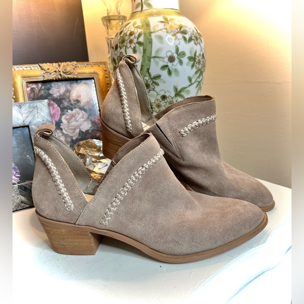 Sole Society Nikkie Slip On Tan Suede Ankle Bootie